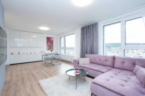 Danubius One- spacious apartment with free parking